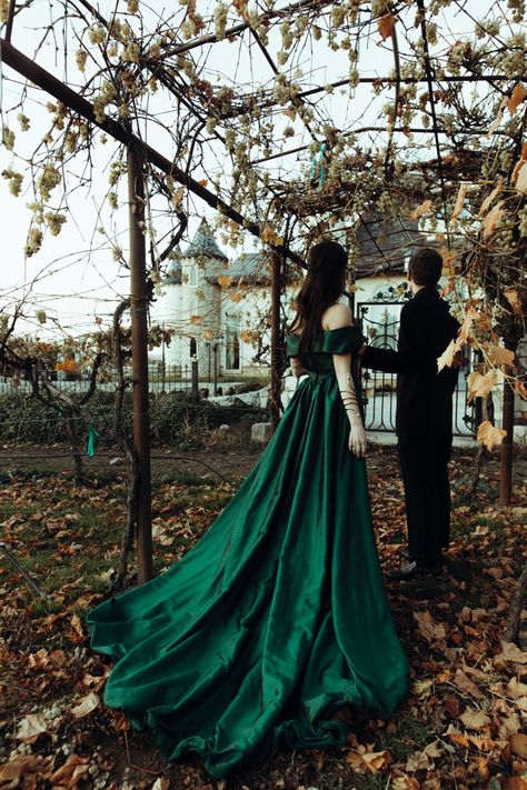 Emerald green
Vineyard
Wadley farms
Slytherin
Harry Potter
Harry Potter aesthetics
Slytherin aesthetic Slytherin Aesthetic Dress, Yule Ball Slytherin, Slytherin Yule Ball Gowns, Slytherin Girl Outfit, Yule Ball Dress Ideas, Yule Ball Dresses, Slytherin Dress, Yule Ball Dress, Ball Gowns Fantasy