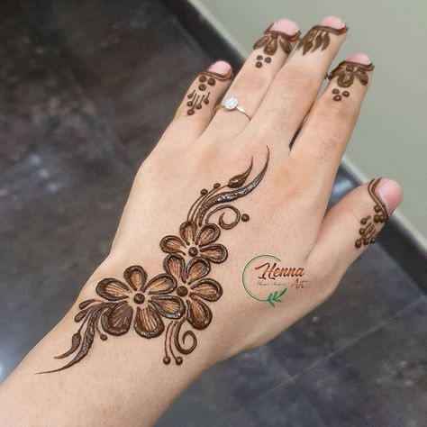 Mehndi Designs Simple And Easy, Arabic Mehndi Designs For Hands, Henna Easy, Easy Mehendi, Simple Arabic Mehndi, Simple Mehendi Designs, Simple Arabic Mehndi Designs, Tato Henna, Mehndi Designs For Kids