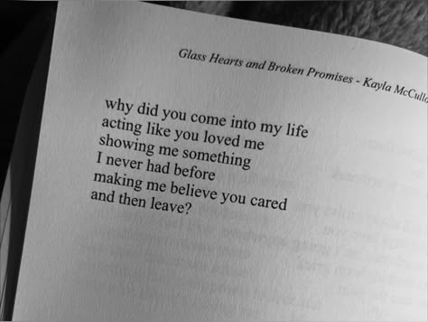 Poetry About Heart Break, Alone Aesthetique Lines, Heartbreaking Books Lines, Deep Quotes About Love Feelings, Broken Hearted Quotation, Quotes That Hit Different Love, Poetry Quotes Deep Love, Breakup Aesthetique, Heart Break Quotes Feelings