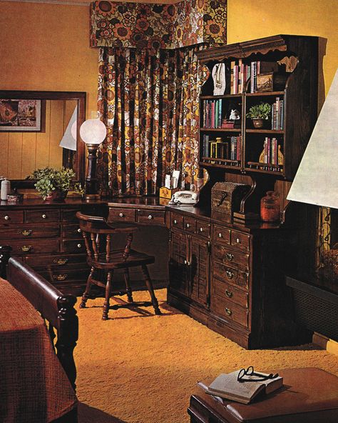 1970s Bedroom, Early American Decorating, Ethan Allen Living Room, Sala Vintage, 70s Interior Design, Retro Rooms, Early American Furniture, Ethan Allen Furniture, 70s Interior