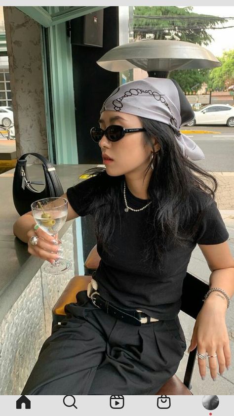 Headscarf Hairstyles, Bandana Outfit, 2022 Style, Head Scarf Styles, Concert Fits, Looks Black, Streetwear Fashion Women, 가을 패션, Elevate Your Look