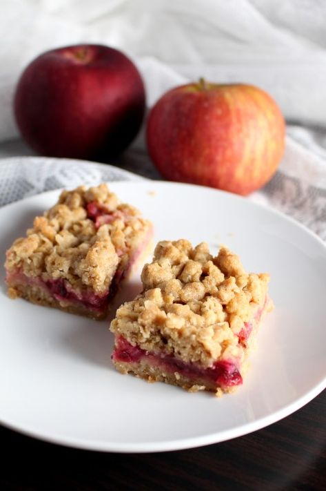 Brown Butter Cranberry Apple Crumb Bars Recipes With Chocolate, Cranberry Apple Crumble, Apple Crumb Bars, Cranberry Crumble, Apple Crumble Bars, Delicious Thanksgiving Desserts, Cranberry Bars, Easy Bar Recipes, Cranberry Bliss Bars