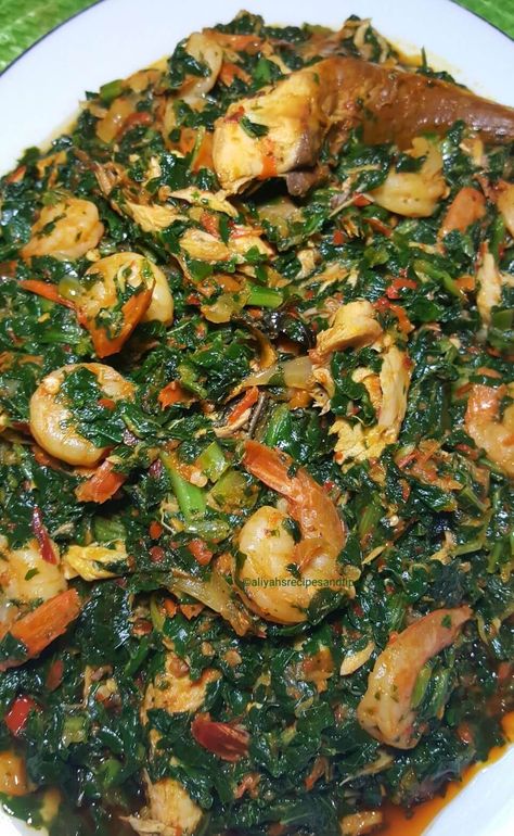 Seafood Vegetable Soup, African Vegetable Soup, How To Make Vegetable Soup, Nigeria Dishes, Nigeria Soup, Nigerian Vegetable Soup, Cameroon Dishes, African Vegetables, African Soup