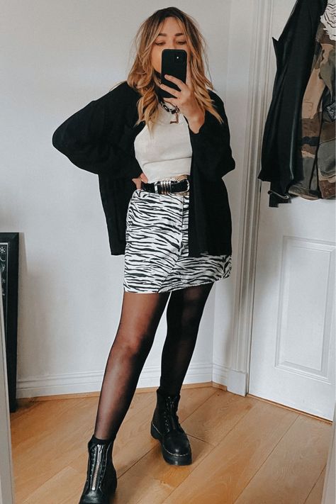 Zebra Print Skirt Outfit, Alt Girl Outfits, Print Skirt Outfit, Zebra Print Clothes, Zebra Skirt, Zebra Print Mini Skirt, Printed Skirt Outfit, Zebra Print Skirt, Skirt Outfit Ideas