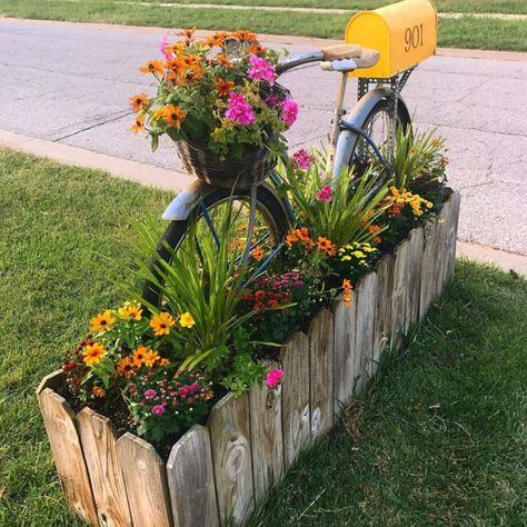 upcycled bicycle mailbox with flower bed Kebun Herbal, Mailbox Garden, Mailbox Landscaping, Mary Mary, Yard Project, Have Inspiration, Diy Yard, Garden Yard Ideas, Front Yard Garden