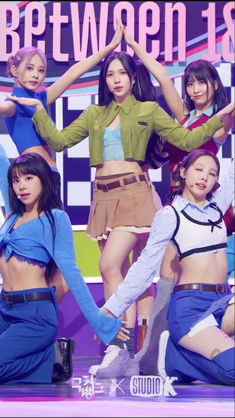 Cute Concert Outfits, Girl Zone, Concert Outfit Summer, Kpop Concert Outfit, Twice Nayeon, People Clothes, Concert Looks, Chaeyoung Twice, Concert Fits