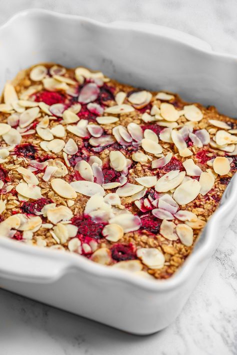 Raspberry Almond Baked Oats Nadiya Hussain Recipes, Baked Oatmeal Recipes, Raspberry Almond, Raspberry Recipes, Oat Cakes, Oats Breakfast, Baked Oats, Healthy Kitchen, Oats Recipes