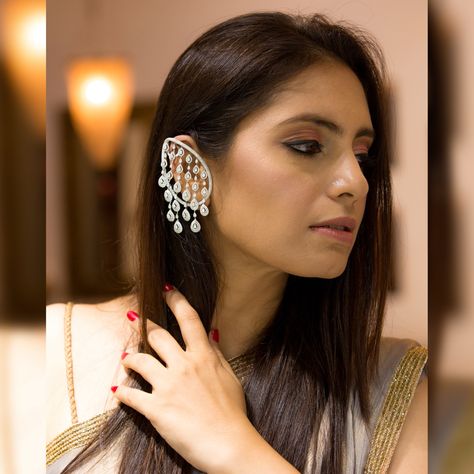 Diamond ear cuffs with geometric motifs for weddings, occasions, brides to be. Designed for a red carpet collection and set with Forevermark Diamonds by Anmol Jewellers. #styleprer #prernaamakhariaa #forevermark #forevermarkindia #forevermarkdiamonds #redcarpetjewellery #diamondearrings #diamondearcuffs #bridaljewellery #bridalearrings #naturaldiamonds #anmoljewellers #weddingwear #occasionwear #jewelleryblogger #jewelleryinfluencer #jewellerydesigner #indianjewellery #earcuffs #earrings Earcuffs Earrings Fashion, Anmol Jewellers, Earcuffs Earrings, Forevermark Diamonds, Wedding Motifs, Diamond Ear Cuff, Jewellery Diamond, Geometric Motifs, Ear Cuffs