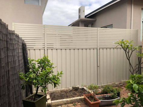 Perth Fence Extensions - Perth Screening Solutions Fence Extenders For Privacy, Colourbond Fence Screening Ideas, Fence Extensions For Privacy, Fence Topper Ideas, Diy Privacy Screen Outdoor, Fence Extension Ideas, Privacy Pergola, Fence Extender, Fence Height Extension