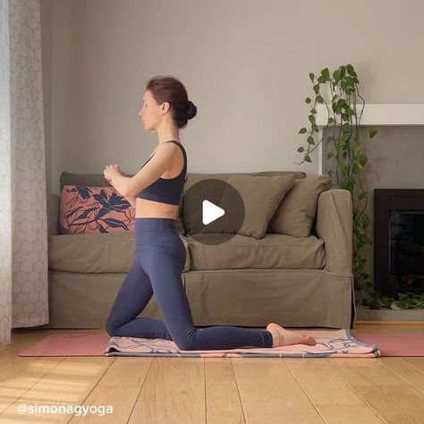 Simona G Yoga on Instagram: "I just love hip mobility that is effective and my hips feel 100% better than 5 minutes ago. I also love incorporating internal rotation into my hip mobility routine because it helped me a lot when I had hip flexor injury. So now I love doing some internal and external rotation drills to keep my hips happy.  . . . . . . . . . #yogadrills #hipmobilityexercises #hipmobility #hipinternalrotation #hipexternalrotation #yogafitness #yogainspiration #yogamoves #yogamovement #yogaiseverywhere #yogalove #yogaflexible #hipopeners #openhips #hipstretch #hipopening" Hip Alignment, Hip Mobility Exercises, Mobility Routine, Hip Opening Yoga, Flexibility Routine, Yoga Club, Yoga Movement, Hip Stretches, Hip Mobility