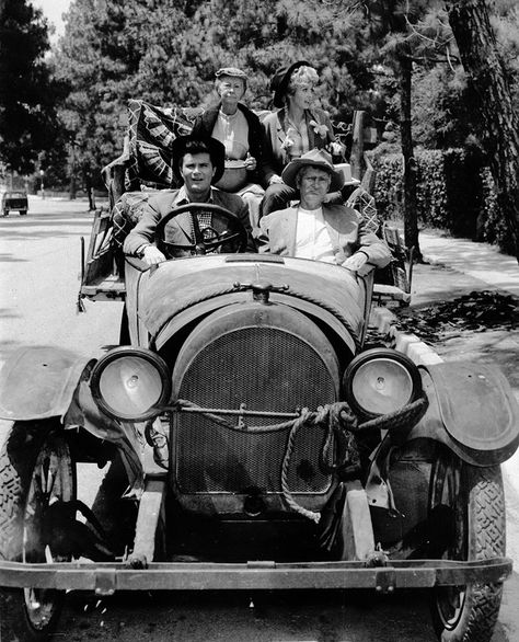 "Wee doggies!" The ultimate fish-out-of-water sitcom "The Beverly Hillbillies," starring Buddy Ebsen, Irene Ryan, Donna Douglas and Max Baer Jr., began its nine-season run on CBS on this date in 1962.  Photo courtesy of AP. https://www.facebook.com/ClassicHollywoodLAT/photos/a.325229037557486/2437393619674340/?type=3&theater Max Baer Jr, Max Baer, Donna Douglas, Buddy Ebsen, Tv Theme Songs, Petticoat Junction, Beverly Hillbillies, The Beverly Hillbillies, Vintage Films