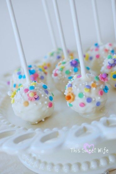 Rice Krispie Pops, Rice Krispie Cakes, Lollipop Cake, Marshmallow Treats, Baked Cheesecake Recipe, Cereal Treats, Rice Crispy Treats, Crispy Treats, Rice Krispie Treats