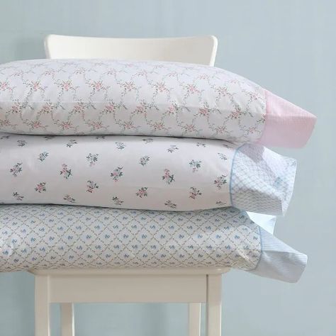 Laura Ashley Percale Cotton Printed Hem Sheet Sets - Bed Bath & Beyond - 40213672 Laura Ashley Bedroom, Hogwarts Dorm, Ashley Kate, Ashley Bedroom, Laura Ashley Bedding, Bed Inspo, Beautiful Color Palettes, Room Wishlist, Green Sheets