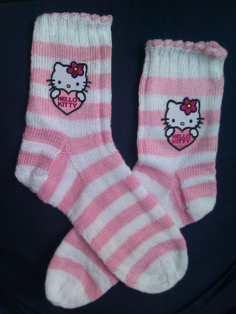 Hello Kitty Socken Sanrio Clothes, Hello Kitty Crochet, Kitty Clothes, Hello Kitty Clothes, Hello Kitty Themes, Hello Kitty My Melody, Hello Kitty Items, Cute Socks