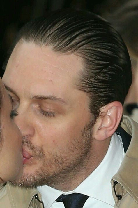 Mmmm kiss Tom Hardy Wife, Warrior 2011, Charlotte Riley, Tinker Tailor Soldier Spy, Dream Husband, Hardy Boys, Thomas Hardy, Wife And Kids, Tom Hardy