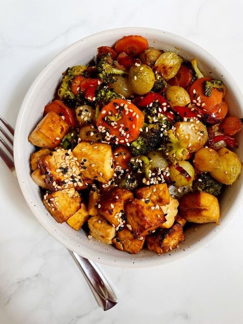 Air Fryer Teriyaki Tofu served with stir fried vegetables and rice noodles is a delicious and easy meal to make. The crispy tofu combined with the vegetables and delicate rice noodles is the perfect combination. Why do I need to press tofu?Pressing tofu helps the tofu absorb more of the marinade you soak it in plus it will help it get crispy when cooking. It is not a necessary step but definitely one that will make a difference in this recipe and most tofu recipes.This is a simple s… Pressing Tofu, Vegetarian Lo Mein, Press Tofu, Stir Fried Vegetables, Vegetables And Rice, Hamburger And Potatoes, Teriyaki Tofu, Marinated Tofu, Crispy Tofu