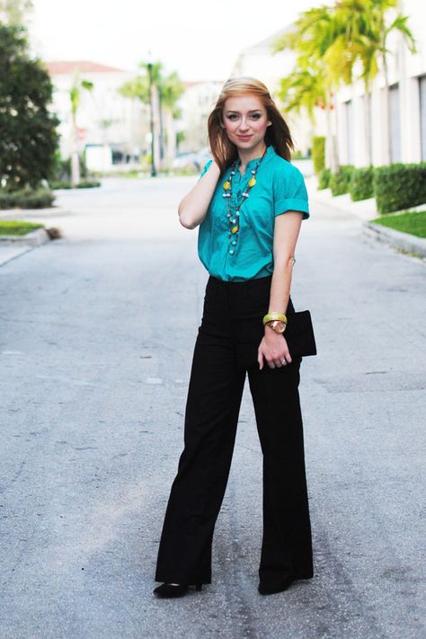 black pants with a pop of aqua and yellow Turquoise Top Outfit, Necklace Wide, Stylish Workwear, Smart Outfits, Pant Outfits, Old Necklace, Jessica Rose, Teal Shirt, Turquoise Top