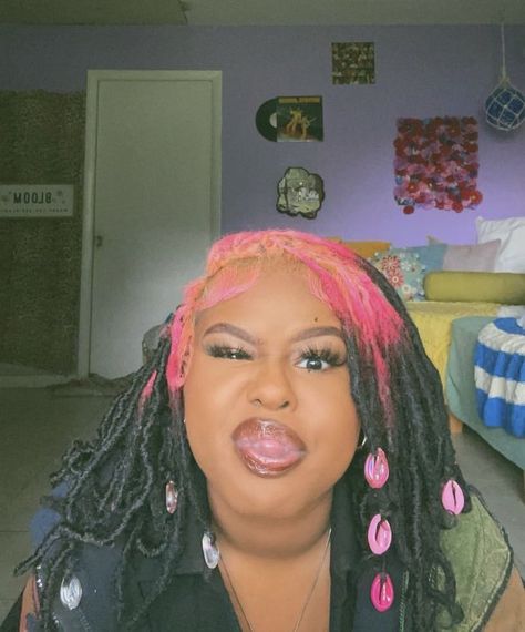 Light Purple Locs Black Women, Pink And Purple Locs Black Women, Locs With Skunk Stripe, Pink Dreads Black Women, Skunk Stripe Dreads, Reverse Dyed Locs, Hair Inspo Color Short, Pink And Black Locs, Purple Skunk Stripe