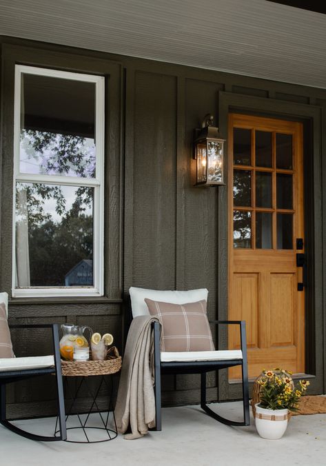 Smaller Front Porch Ideas, Stained Porch Ideas, Black House Front Door, Farmers Porch Decor, Covered Front Porch Decor, Front Porch Update, Porch Styling, Porch Seating, Front Porch Seating