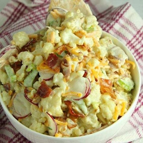 Loaded Cauliflower Salad, Cauliflower Salad Recipes, Loaded Potato Salad, Salad Low Carb, Loaded Cauliflower, Keto Salads, Soup Appetizers, Cauliflower Salad, Loaded Potato