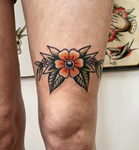 Traditional Knee Cap Tattoo, Upper Knee Tattoo, Traditional Tattoo Knee, 2025 Tattoo, Above The Knee Tattoo, Above Knee Tattoo, Wreath Tattoo, Gemini Symbol, Traditional Flowers