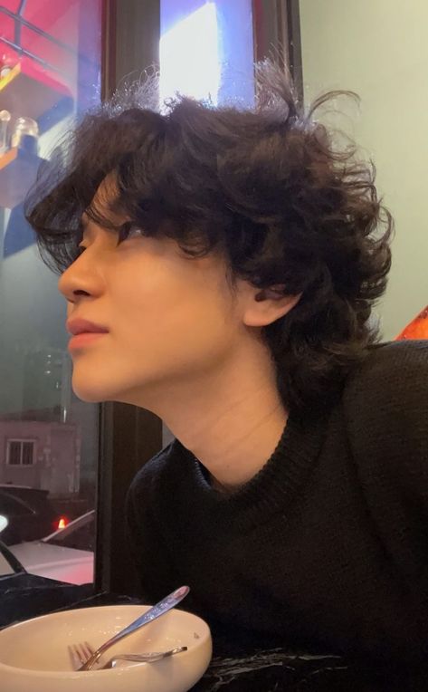 Curly Asian Hair, Ftm Haircuts, Messy Hair Boy, Fluffy Curly Hair, Boyfriends Webtoon, Kore Ulzzang, Men Haircut Curly Hair, Short Hair Tomboy, Asian Haircut