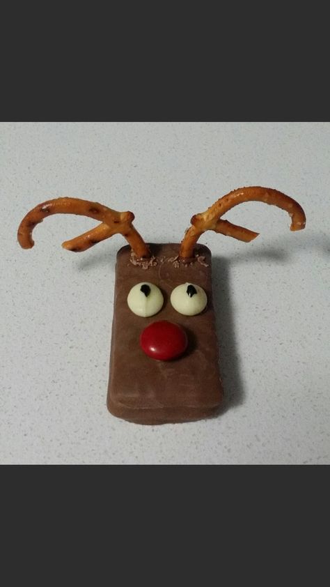 Christmas Reindeer Tim Tams Tim Tam Reindeer, M&m Reindeer Mini, Reindeer Dessert Holiday Treats, Reindeer Food Recipe With Glitter, Edible Reindeer, Tim Tams, Tim Tam, Christmas Party Food, Christmas Reindeer