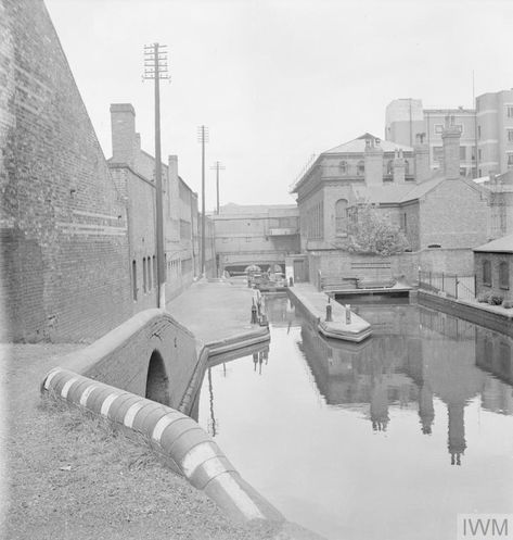 A view of the canal lock system in the Snow Hill area of Birmingham. The original caption describes how Birmingham is at the heart of the canal network, with links to other cities in all directions and states that "over 4,000,000 tons a year in local traffic were carried over the Birmingham system before the war". Canal Boats England, Birmingham Canal, Snow Hill, Working Boat, Canal Boat, Birmingham, Secret Garden, England