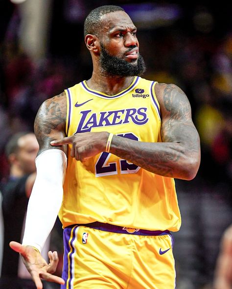 Lebron James Dunking, Lebron James Wallpapers, Good Nicknames, King Lebron James, King Lebron, Basketball Pictures, Nba Champions, Sports Lover, Basketball Games