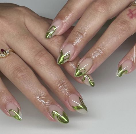 Green Mettalic Nails, Swirl Chrome Nails, Chrome Swirl Nails, Gel Nails Green, Almond Nails Nail Art, Short Nails Almond, Swirl Nails, Natural Acrylic Nails, Miami Nails