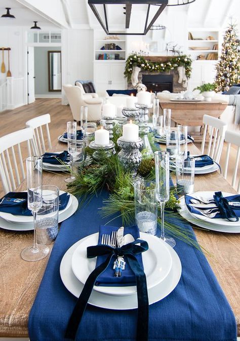 50+ Blue Christmas Decor Ideas That Speaks of Style and Grace Effortlessly - Hike n Dip Christmas Dinner Table Settings, Diy Christmas Table, Navy Christmas, Blue Christmas Decor, Tafel Decor, Christmas Dining Table, Christmas Dinner Table, Dinner Table Setting, Gold Christmas Decorations