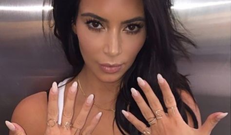 Kardashian Jewelry, Kim Kardashian Nails, Kardashian Nails, Black French Manicure, Kim Kardashian Wedding, Silk Wrap Nails, Sculptured Nails, Acrylic Nail Shapes, Different Nail Shapes