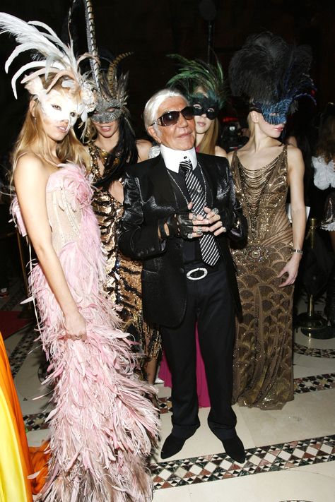 2007, Roberto Cavalli as Karl Lagerfeld (trippy, we know)   - MarieClaire.com Bonnie And Clyde Halloween, Bonnie And Clyde Halloween Costume, Best Celebrity Halloween Costumes, Celebrity Halloween, Celebrity Costumes, Halloween Ball, Roberto Cavalli Dress, Cavalli Dress, Celebrity Halloween Costumes