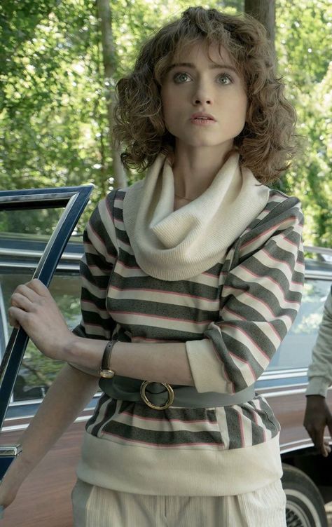 Nancy Wheeler Outfit, Nancy Dyer, 11 Stranger Things, Rigor Mortis, Stranger Things Outfit, Natalia Dyer, Nancy Wheeler, Stranger Things Characters, 80s Aesthetic