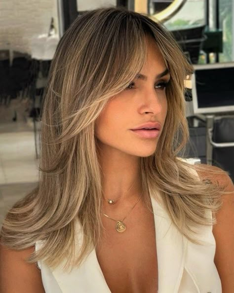 Shoulder-Length Straight Layered Cut Medium Length Haircut Blonde Balayage Straight, Short Hair Cuts For Women Shoulder Length Straight Medium Layered, Long Hair Styles 2023 Women, 2023 Shoulder Length Hair, Medium Length Haircuts With Layers Straight Hair Long Bangs, Layered Haircut Medium Length, Aline Lob, 2024 Mid Length Hair, Medium Length Lob With Layers