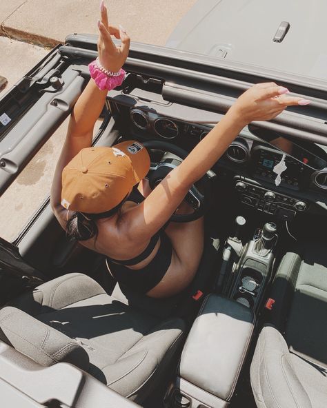 Jeep Photoshoot, Jeep Beach, Jeep Baby, Beach Jeep, Big Girl Toys, Jeep Photos, Athletic Attire, White Jeep, Red Jeep