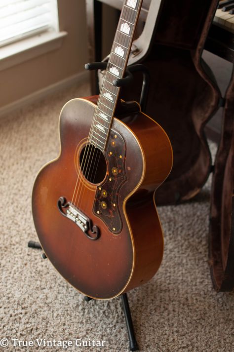 Gibson Sj200, Old Acoustic Guitar, Semi Acoustic Guitar, Gibson Acoustic, Only In America, Gibson Guitar, Vintage Guitar, Acoustic Guitars, Aesthetic Beauty