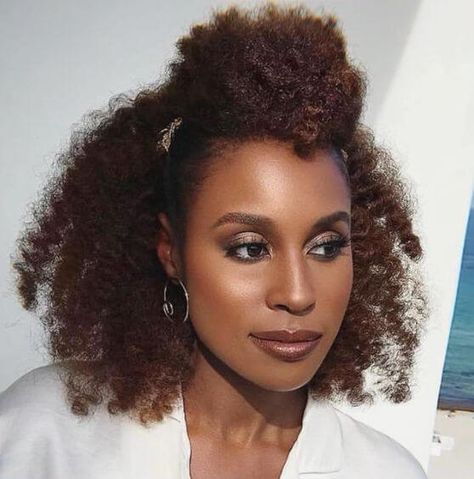 Fall Hairstyles For Black Women: Get Inspired To Style Your Hair Issa Rae Hairstyles, Fall Hairstyles For Black Women, Temporary Hair Color Spray, Hair Shrinkage, Fall Hair Color Trends, Fall Hairstyles, Curly Clip Ins, Issa Rae, Natural Hair Extensions