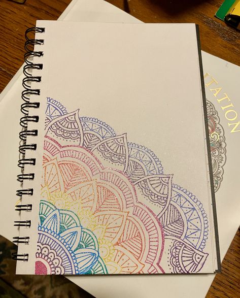 Glitter Pen Art, Glitter Pens Art, Design Art Drawing, Mandala Art Therapy, Art Sketches Doodles, Peace Sign Art, Simple Mandala, Doodle Art Drawing, Mandala Art Lesson