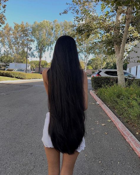 Black Long Healthy Hair, Long Hair Not Styled, Long Thick Hair Aesthetic, Black Girls With Long Hair, Long Hair Black Women, 1 Year Hair Growth, Long Hair Goals, Summer Hair Style, Natural Long Hair