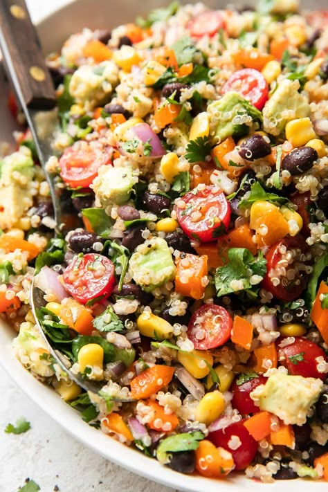 A salad that will spruce up your upcoming Spring and Summer potlucks. Chili-Lime Quinoa Black Bean Salad is tossed in a lime vinaigrette and is loaded with black beans, corn, avocado and more! Tex Mex Quinoa, Black Bean Salad With Corn, Bean Salad With Corn, Bean Salad Vegan, Summer Bean Salad, Quinoa Black Bean Salad, Real Food Dieticians, Chili Lime Vinaigrette, Potluck Salads