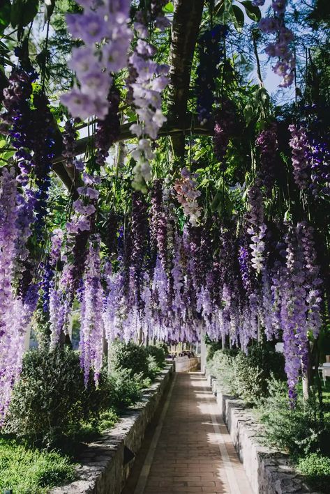 This Positano wedding was straight out of a fairytale. Photo: @giannidinatale_photographers Planning Garden, Positano Wedding, Serenity Garden, Tattoo Plant, Gardening Design, Stunning Wedding Venues, Gardening Landscaping, Landscaping Garden, Garden Idea