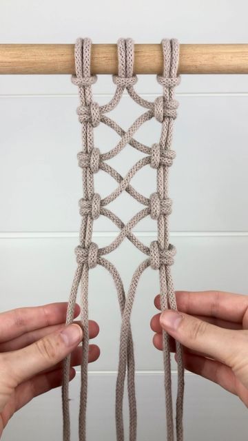 6 Strand Macrame Pattern, Practical Macrame Projects, Macrame Patterns Tutorials How To Make, Easy Macrame Knots, Easy Macrame Patterns, Macrame Easy, Larks Head Knot, Macrame Knots Step By Step, Woodworking Art Ideas