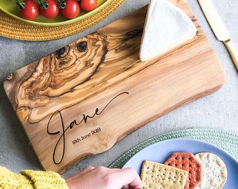 Candle Interior, Antipasti Board, Olive Wood Cheese Board, Unique Rustic Wedding, Cheeseboard Gift, Personalized Cheese Board, Wooden Serving Boards, Boyfriend Anniversary, Wood Cheese Board