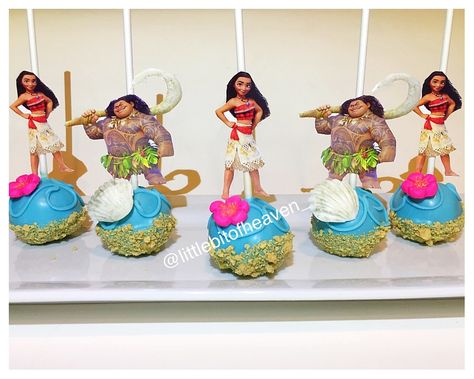 Moana cake pops Moana Cake Pops, Moana Party Decorations, Baileys Cake, Moana Birthday Party Theme, Moana Theme Birthday, Moana Bebe, Moana Cake, Moana Theme, Family Cake