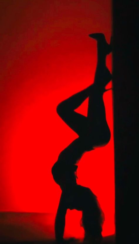 Women Kissing Silhouette Art, Birthday Photoshoot Ideas Seductive, Risque Photo Ideas, Red Aesthetic Seductive, Bouidor Photography, Silhouette Photography, Studio Photography Poses, Dreamy Photography, Shadow Pictures