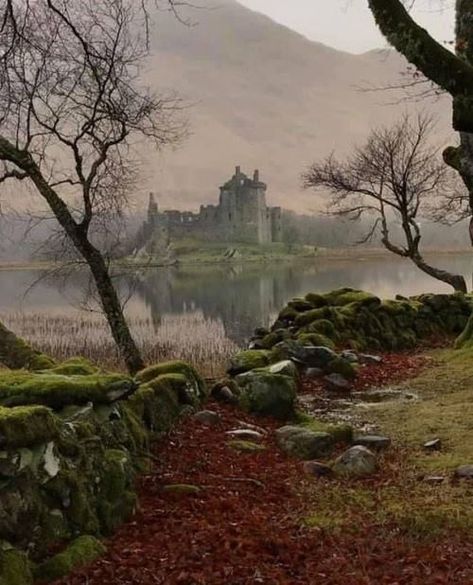 Kilchurn Castle, Scotland Fairy Pools, Castle Scotland, Abandoned Castles, Scotland Castles, Scottish Castles, Beautiful Castles, A Castle, Scotland Travel, Alam Yang Indah