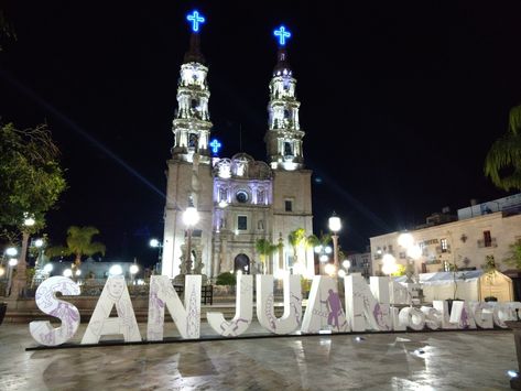 San Juan de los Lagos de noche Grandpa Birthday, Ferry Building, Ferry Building San Francisco, Puerto Rico, Places To Go, Vision Board, Things To Do, Collage, Birthday