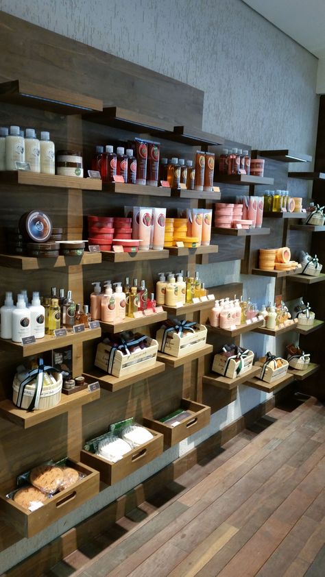 Nice Shelves, Bookstore Shelves, Hair Salon Interior Design, Salon Interior Design Ideas, Nail Salon Interior Design, Beauty Salon Interior Design, Grocery Store Design, Interior Design Pictures, Hair Salon Interior