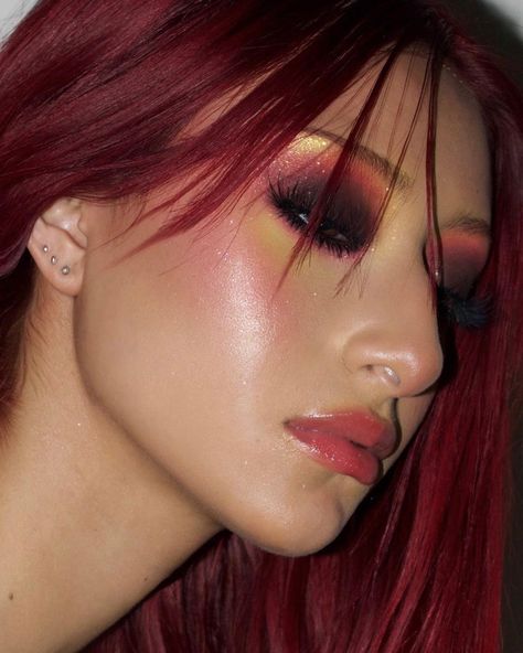 Y2k Makeup Aesthetic, Bright Palette, Mekap Mata, Y2k Makeup, Swag Makeup, Smink Inspiration, Runway Makeup, Ethereal Makeup, Glam Makeup Look